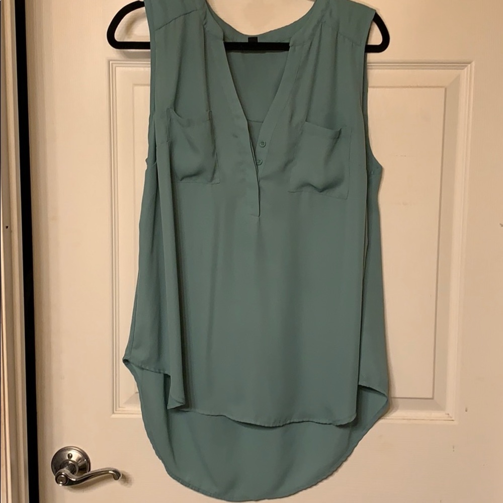 Torrid high-low sleeveless top
